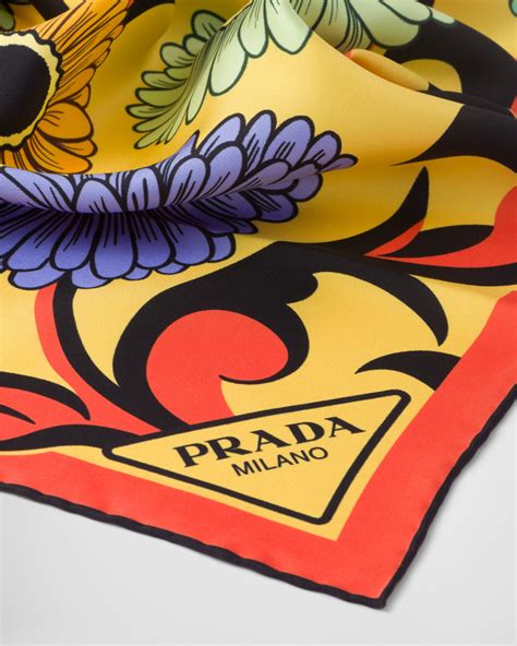 Prada Foulard a Fiori 